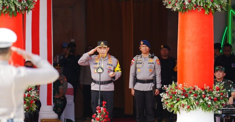 Kapolri Pimpin Apel Gelar Pasukan Operasi Ketupat 2025 di Surabaya
