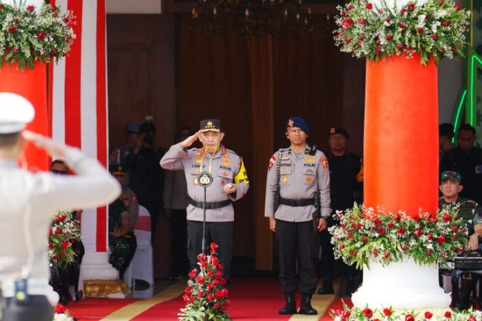 Kapolri Pimpin Apel Gelar Pasukan Operasi Ketupat 2025 di Surabaya