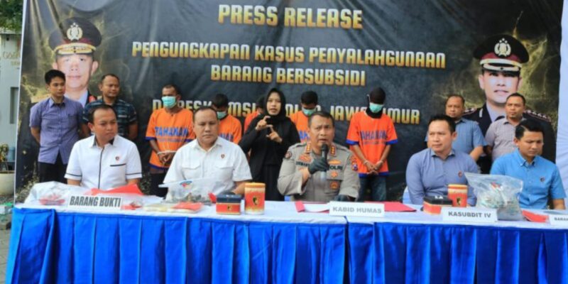 Polda Jatim Amankan Tersangka Penyelundupan Pupuk Bersubsidi di Bojonegoro