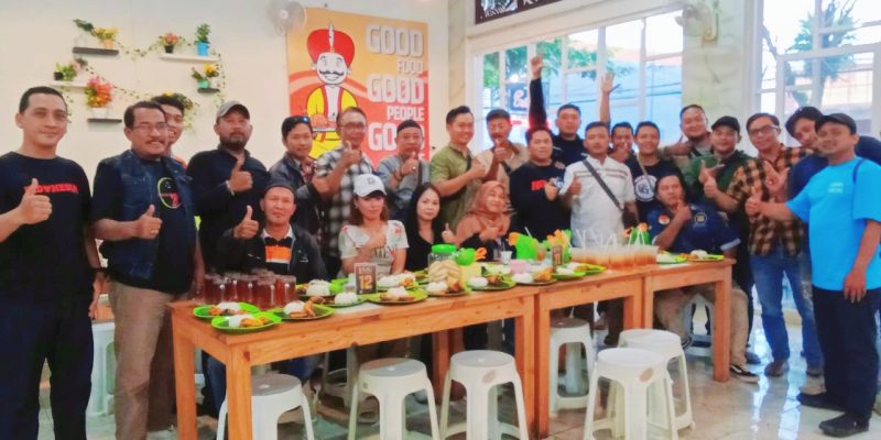 Puluhan Insan Pers Gelar Buka Puasa Bersama dan Bagi Takjil Untuk Masyarakat