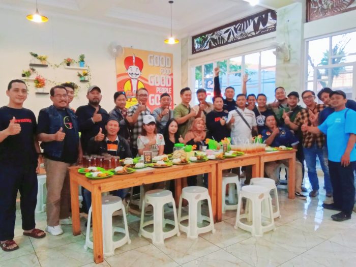 Puluhan Insan Pers Gelar Buka Puasa Bersama dan Bagi Takjil Untuk Masyarakat