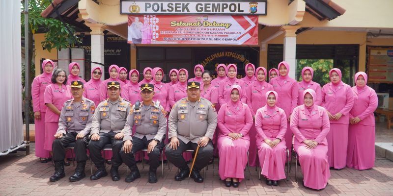 Kunjungan Kerja ke Polsek Gempol, Kapolres Ingatkan Sikap Humanis Dalam Melayani Masyarakat
