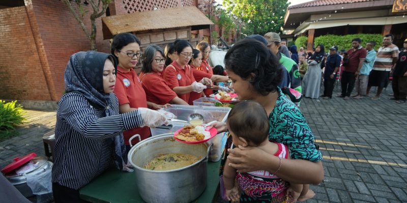 Ning Ita Bersama SSB Sediakan Sarapan Gratis untuk Masyarakat