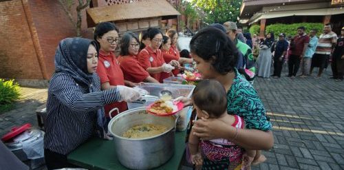 Ning Ita Bersama SSB Sediakan Sarapan Gratis untuk Masyarakat