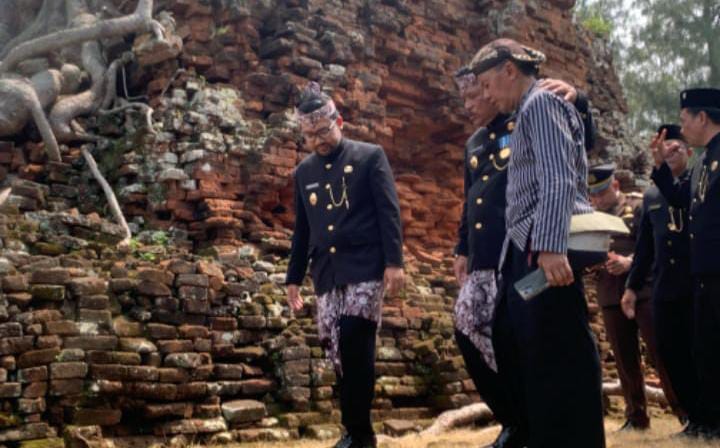 Peringati Manusuk Sima Anjuk Ladang Oleh Dinas PoraBudPar Dalam Memperingati Hari Jadi Kabupaten Nganjuk ke 1088