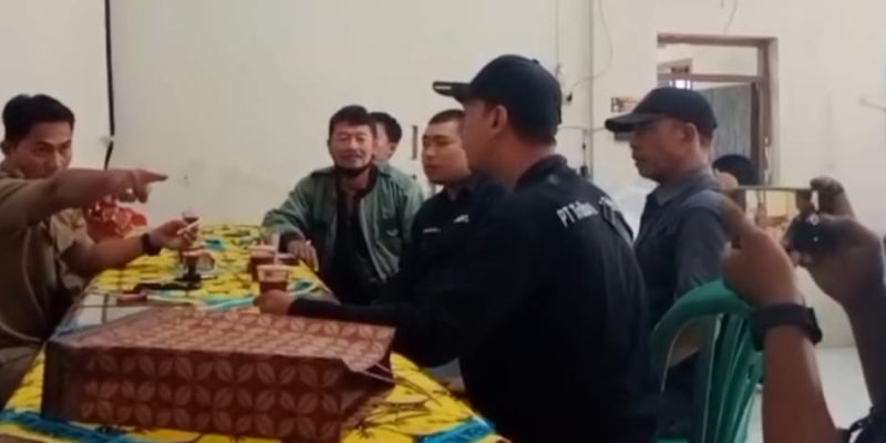 Etika Kades Dalam Video Viral Gebrak Meja dan Tuding Jurnalis Saat Dikonfirmasi Disorot!