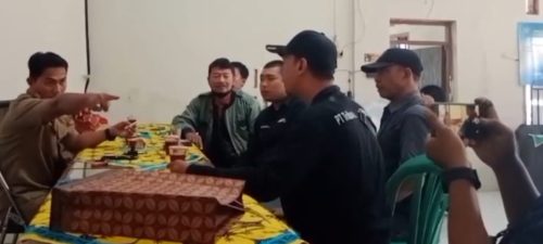 Etika Kades Dalam Video Viral Gebrak Meja dan Tuding Jurnalis Saat Dikonfirmasi Disorot!
