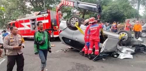 Polsek Genteng Gerak Cepat Melakukan Evakuasi Laka Lantas di Jalan Kusuma Bangsa