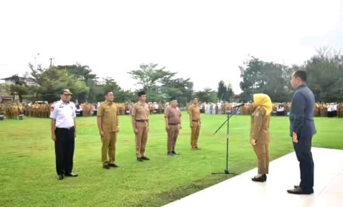 Bupati Musi Rawas Hj Ratna Machmul Pimpin Apel Bersama Di Halaman Kantor Bupati