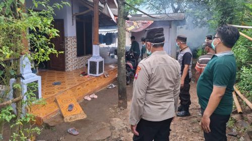 Meningkatnya Wabah DBD, Polsek Lumbang Bergerak Cepat Fogging Desa Cukurguling
