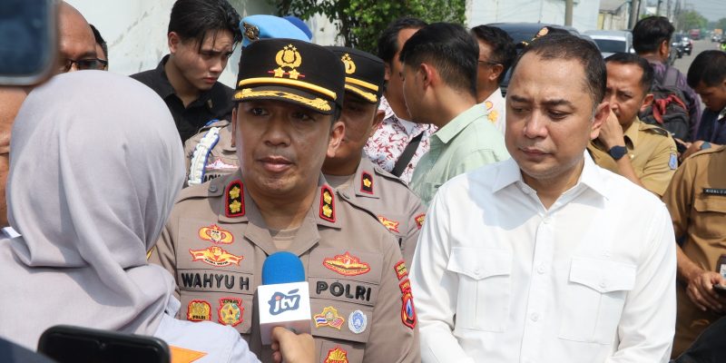 Polres Pelabuhan Tanjungperak Dampingi Pemkot Surabaya Segel Gudang Sentoso Seal