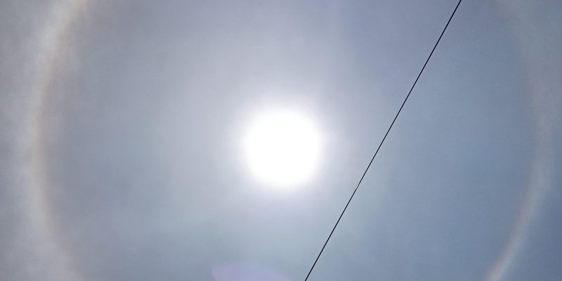 Halo Matahari, Sebuah Fenomena Alam Pelangi Mengelilingi Matahari