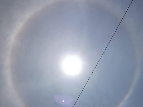 Halo Matahari, Sebuah Fenomena Alam Pelangi Mengelilingi Matahari