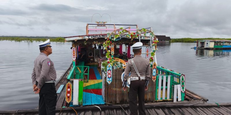 Personel Ops Ketupat Telabang Polda Kalteng Gelar Pengamanan di Tempat Wisata Air Hitam