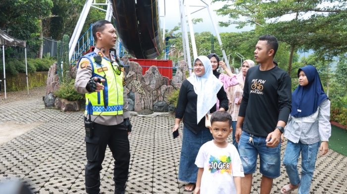 Kapolres dan Wakapolres Batang Pastikan Keamanan dan Kenyamanan Wisatawan
