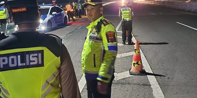 Kapolres Pekalongan Pantau Pemberlakuan One Way Saat Arus Balik di Rest Area 338A