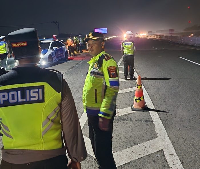 Kapolres Pekalongan Pantau Pemberlakuan One Way Saat Arus Balik di Rest Area 338A