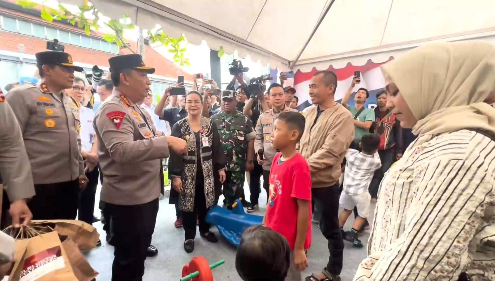 Kapolri Cek Langsung Pelayanan Arus Balik di Stasiun Tawang