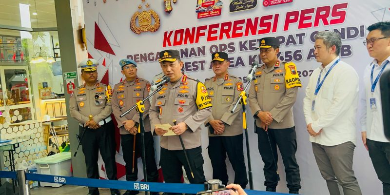 Tinjau Rest Area KM 456, Kapolri Instruksikan Jajaran Maksimal Beri Pelayanan dan Atur Lalin Arus Balik