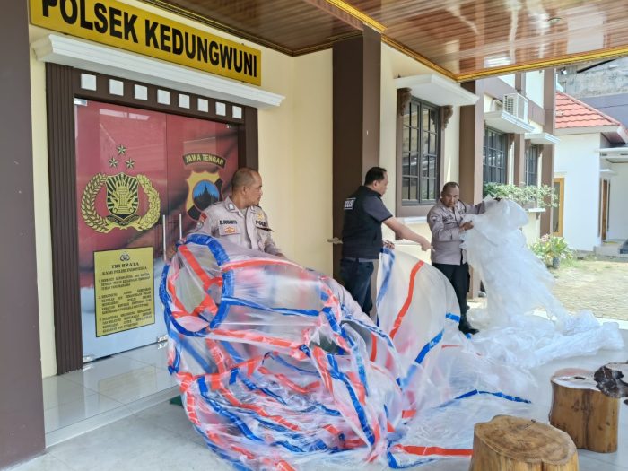 Patroli Harkamtibmas, Polsek Kedungwuni Amankan Balon Udara