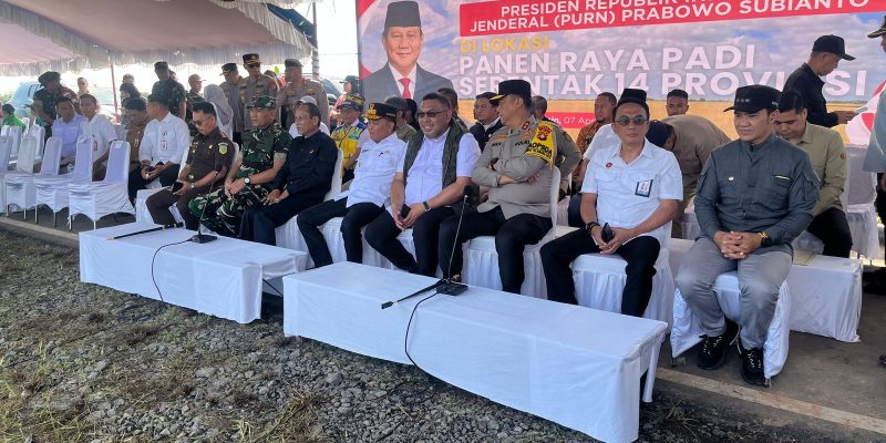 Polresta Palangka Raya Hadiri Panen Raya Padi Serentak Bersama Presiden RI