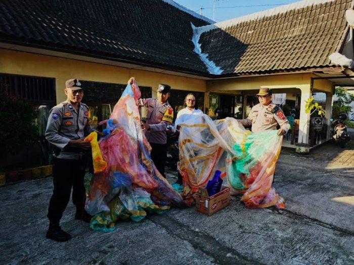Polres Pekalongan Kota Sita 7 Balon Udara Liar dan Puluhan Petasan