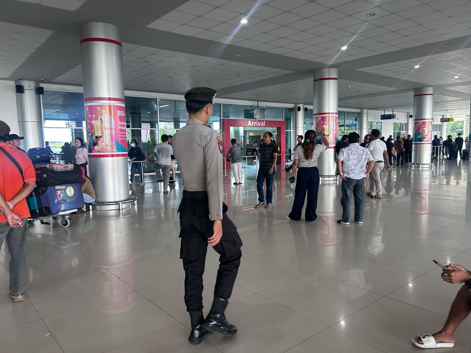 Satpamobvit Polresta Palangka Raya Berupaya Keras Amankan Arus Balik di Bandara Tjilik Riwut