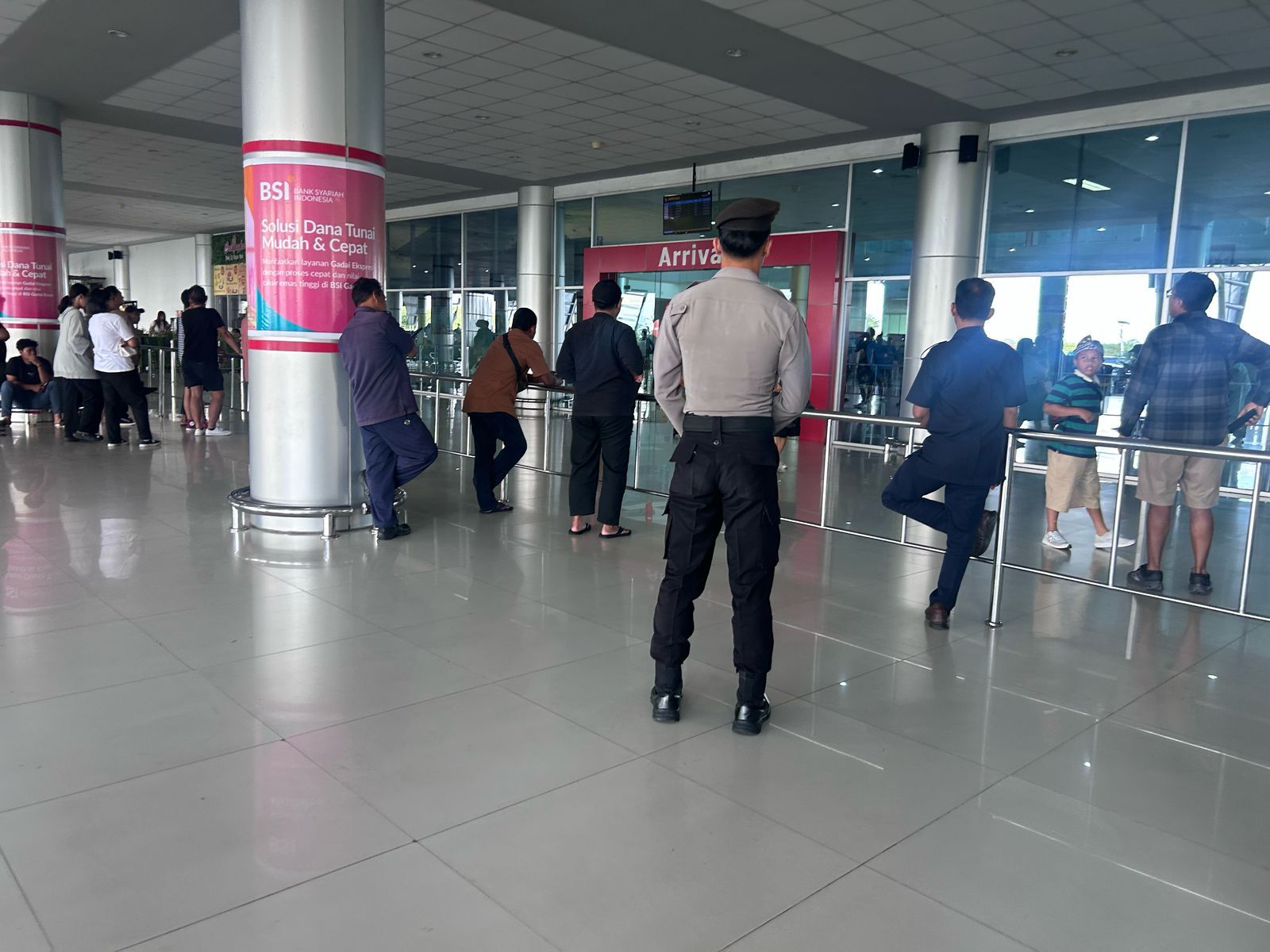 Demi Kenyamanan Penumpang, Satpamobvit Polresta Palangka Raya Jaga Bandara Tjilik Riwut