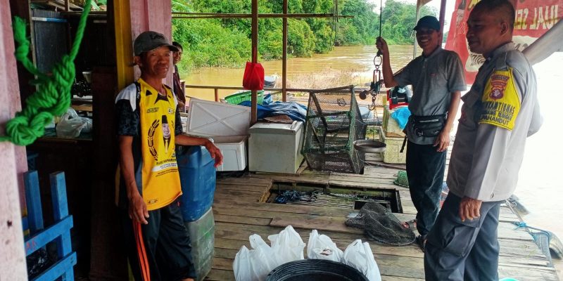 Sambang RW, Bhabinkamtibmas Tumbang Rungan Ajak Warga Jaga Kamtibmas dan Kerukunan