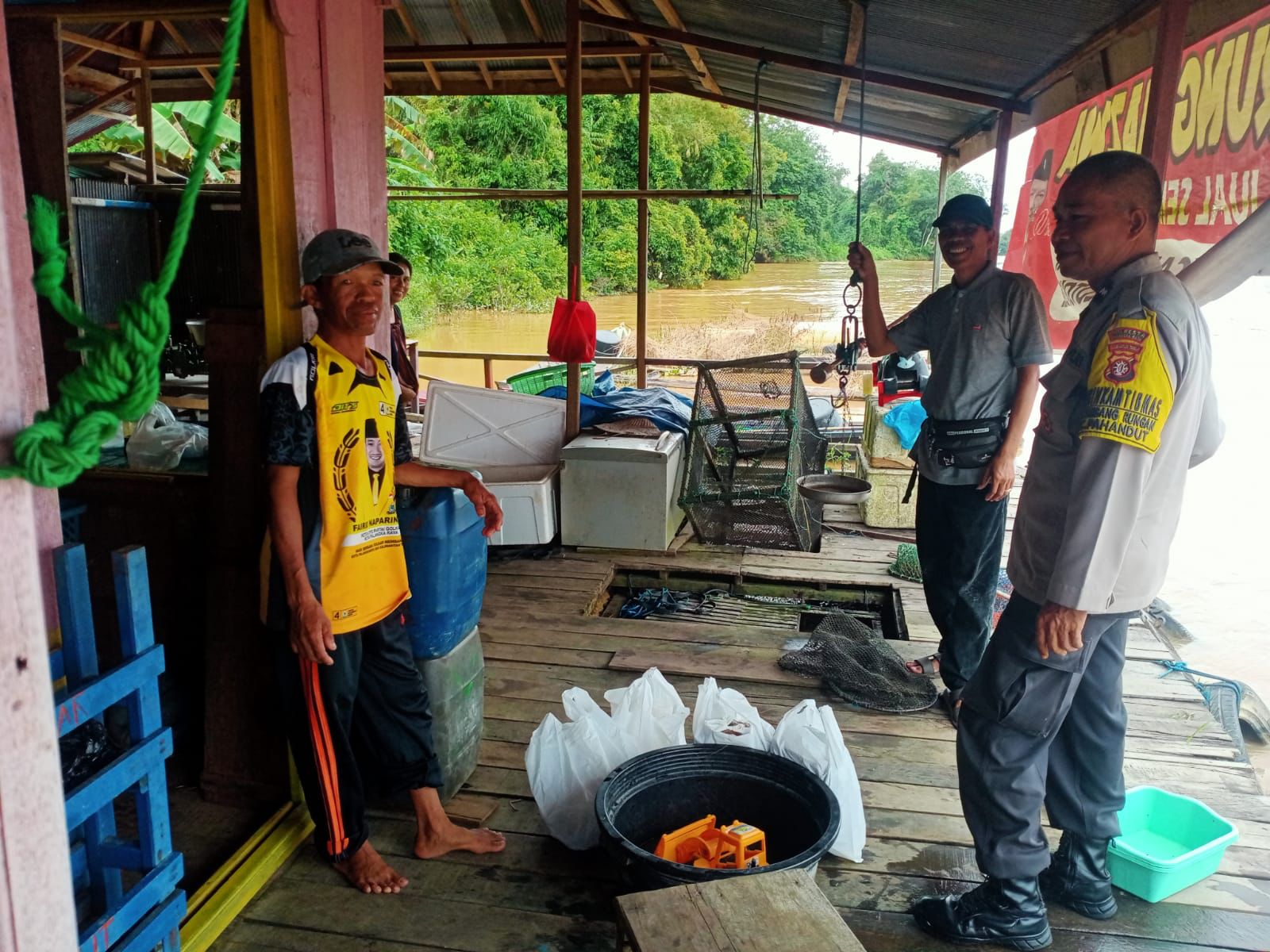 Sambang RW, Bhabinkamtibmas Tumbang Rungan Ajak Warga Jaga Kamtibmas dan Kerukunan
