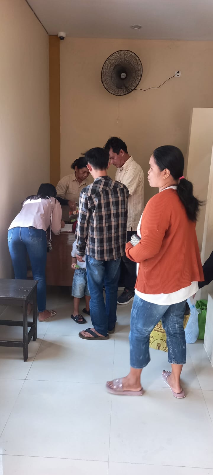 Sattahti Polresta Palangka Raya Laksanakan Layanan Jam Besuk Tahanan