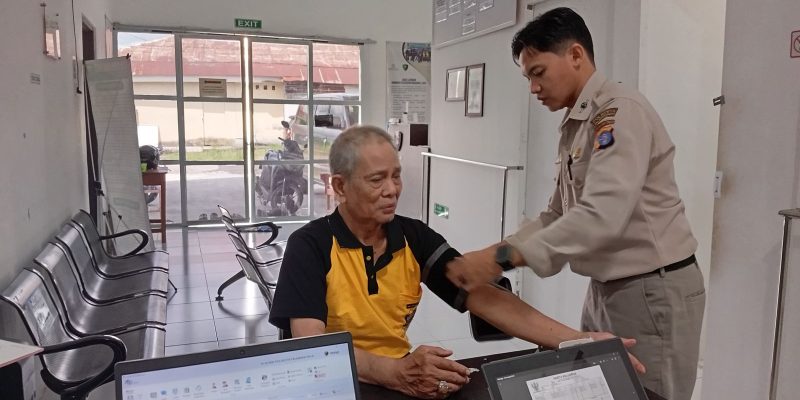 Jelang Akhir Pekan, Seksi Dokkes Polresta Palangka Raya Periksa Kesehatan Anggota Polri