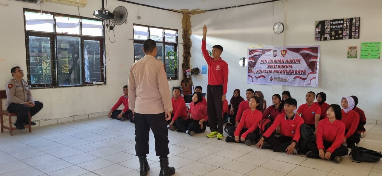 Polresta Palangka Raya Lakukan Penyuluhan Hukum di SMAN-2