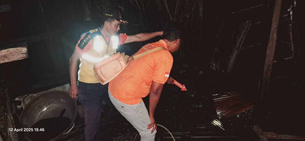 Polresta Palangka Raya Respon Cepat Kebakaran Kandang Kambing di Jalan Lele 4