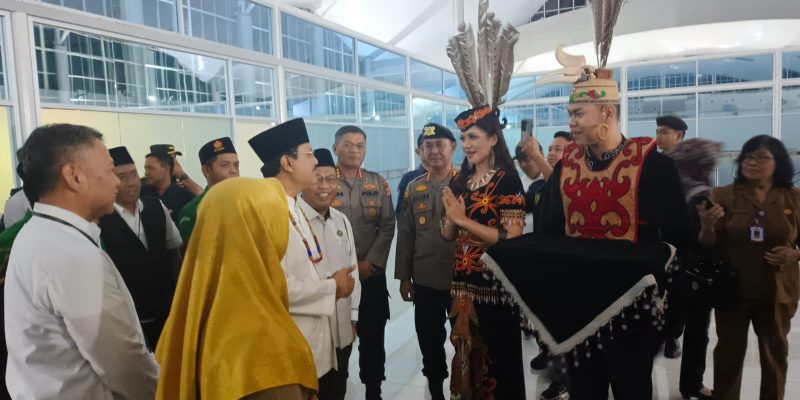 Tinjau Sekolah Rakyat di Palangka Raya, Dirbinmas Polda Kalteng Sambut Hangat Kedatangan Menteri Sosial di Bandara Tjilik Riwut