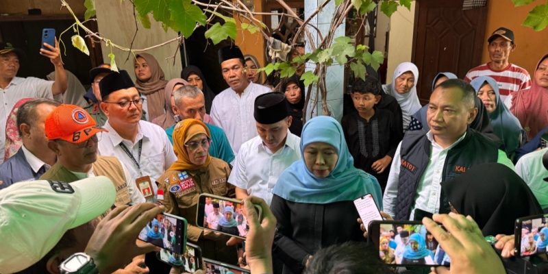 Ungkapkan Belasungkawa Tragedi Cangar, Gubernur Khofifah dan Gus Barra Melayat ke Rumah Duka