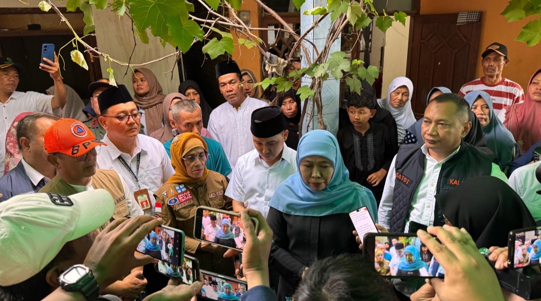 Ungkapkan Belasungkawa Tragedi Cangar, Gubernur Khofifah dan Gus Barra Melayat ke Rumah Duka