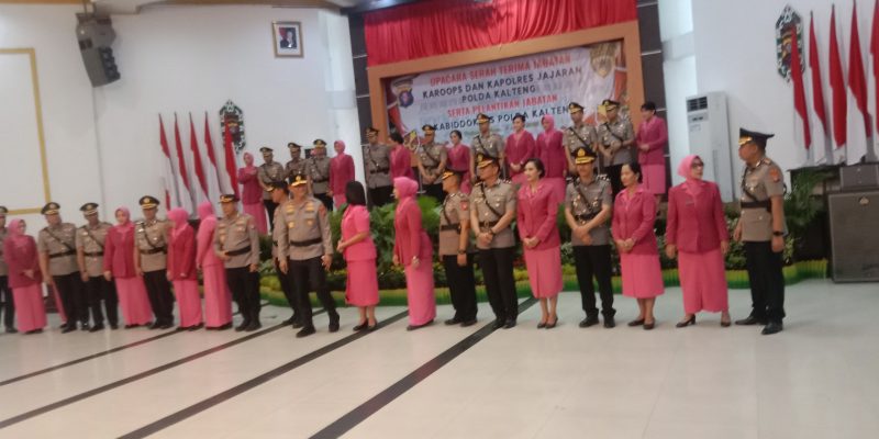 Kapolda Kalteng Pimpin Sertijab Karoops dan Kapolres Jajaran Polda Kalteng Serta Pelantikan Kabiddokes