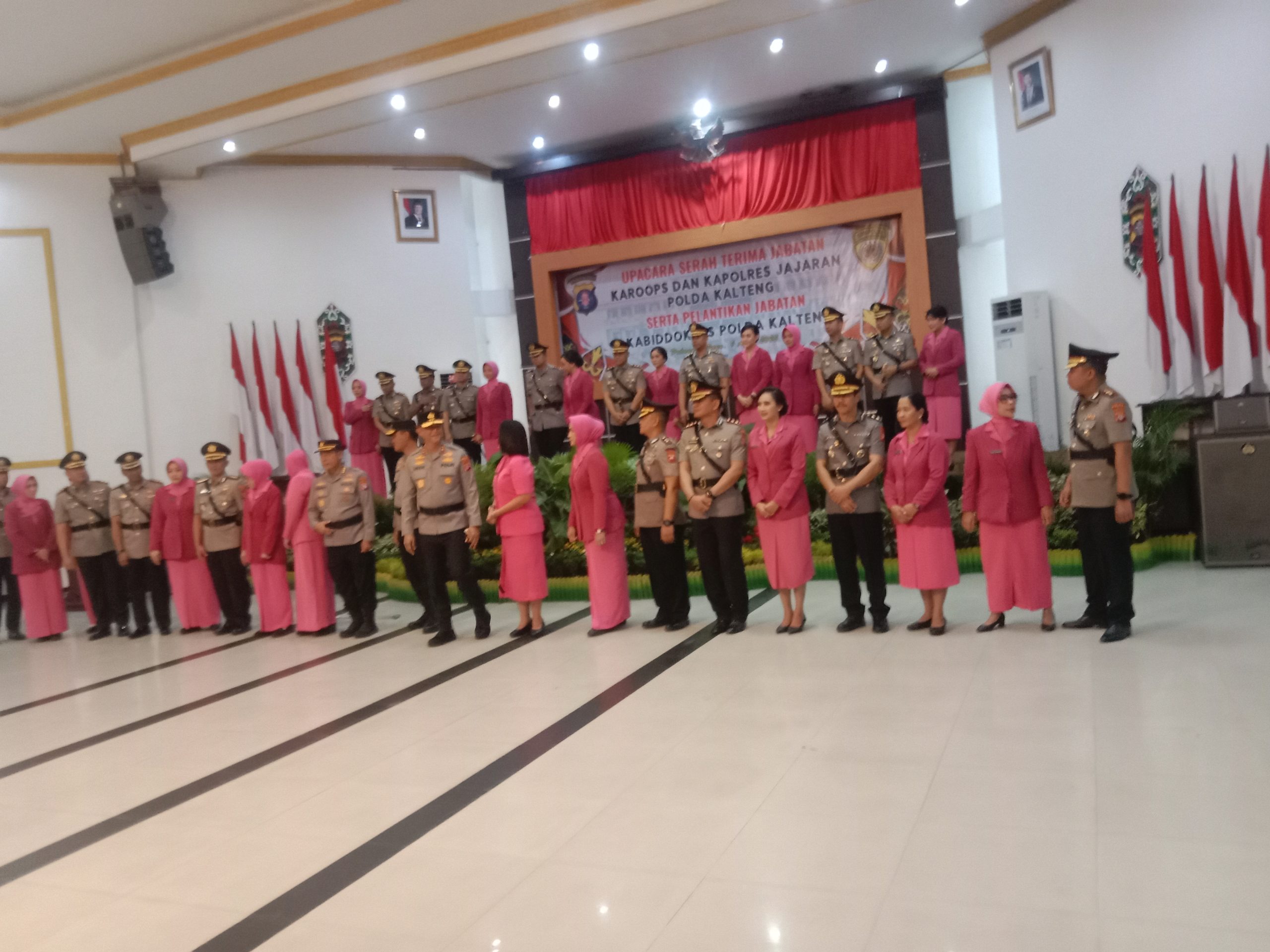 Kapolda Kalteng Pimpin Sertijab Karoops dan Kapolres Jajaran Polda Kalteng Serta Pelantikan Kabiddokes