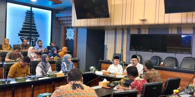 Pastikan Pelayanan Kesehatan yang Optimal dan Merata, Bupati Mojokerto Gelar Monev UHC Prioritas