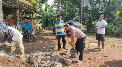 Peduli Sesama, Polres Batang Renovasi Rumah Nenek Sebatang Kara di Kaliwareng