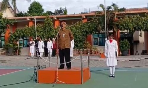 Momen Hardiknas 2 Mei 2025, SMA Negeri 1 Garum Gelar Upacara Bendera