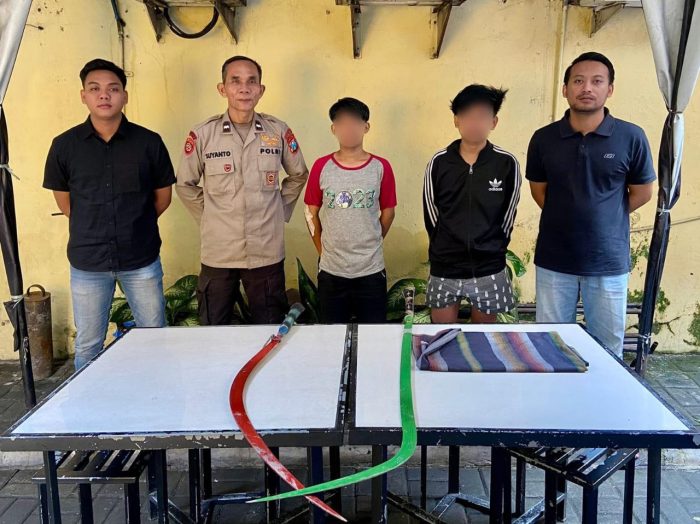 Gerak Cepat Polisi Amankan Dua Remaja Bersajam Hendak Tawuran di Surabaya