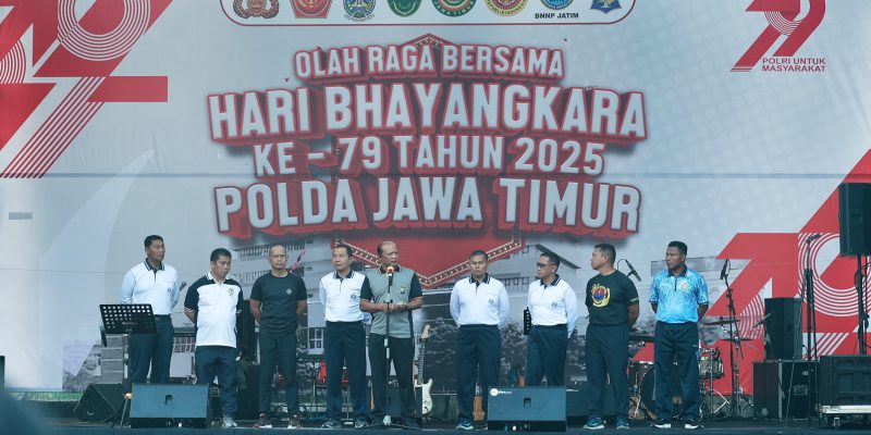 Soliditas Polda Jatim Bersama TNI dan Forkopimda Olahraga Bersama Sambut Hari Bhayangkara ke -79