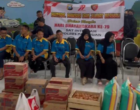 Sat Intelkam Polres Pasuruan Gelar Bakti Sosial Bareng Suporter Sakera Mania di Tosari