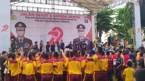 Peringati Hari Bhayangkara ke-79, Polresta Palangka Raya Terjunkan Puluhan Personel Ikuti Jalan Sehat di Polda Kalteng