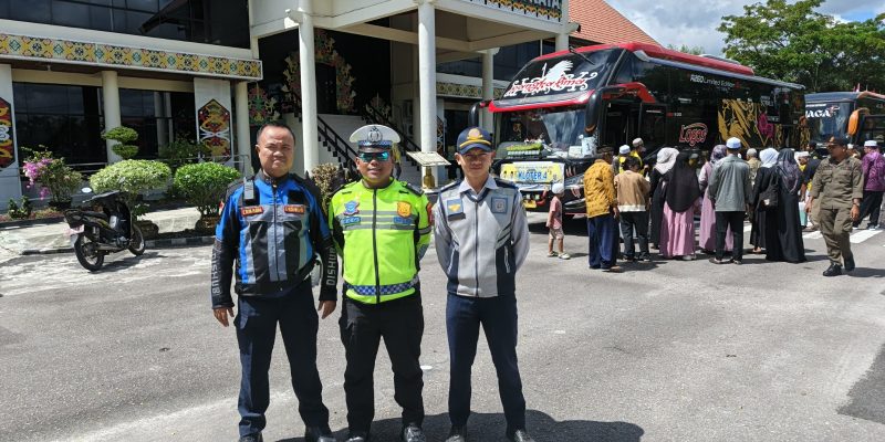 Satlantas Polresta Palangka Raya Kawal Kepulangan Jamaah Haji Kloter 4 dari Banjarbaru