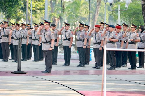Hari Bhayangkara ke – 79 Polda Jatim Kenang Jasa Para Pahlawan, Ziarah dan Tabur Bunga di TMP