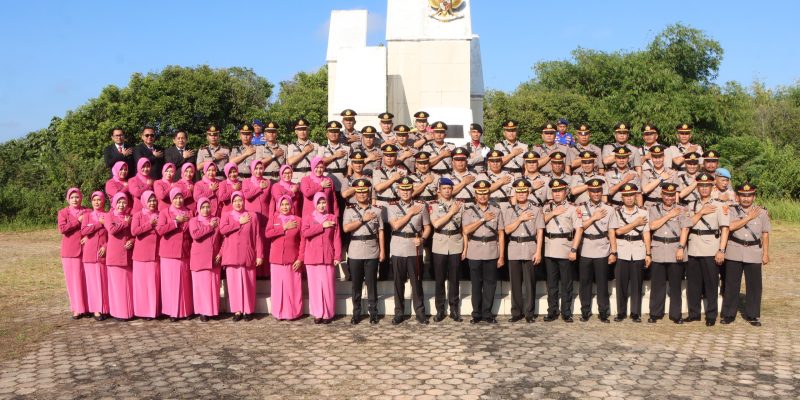 Polres Banyuasin Ziarah Makam Pahlawan, Sampaikan Penghormatan di Rangkaian Hari Bhayangkara ke-79
