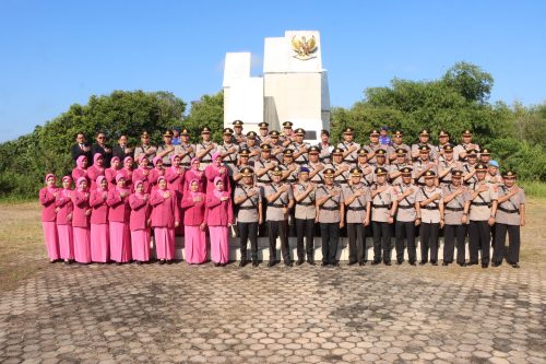 Polres Banyuasin Ziarah Makam Pahlawan, Sampaikan Penghormatan di Rangkaian Hari Bhayangkara ke-79